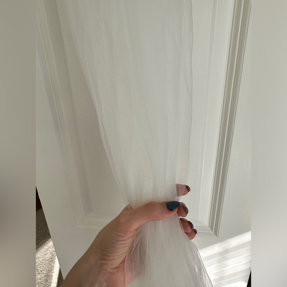 Sheer Soft 6ft Wedding Veil in Light Ivory — Bonus New Garter Included - Picture 9 of 10